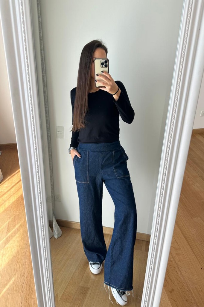 PANTALON DE JEAN CON APLIQUE